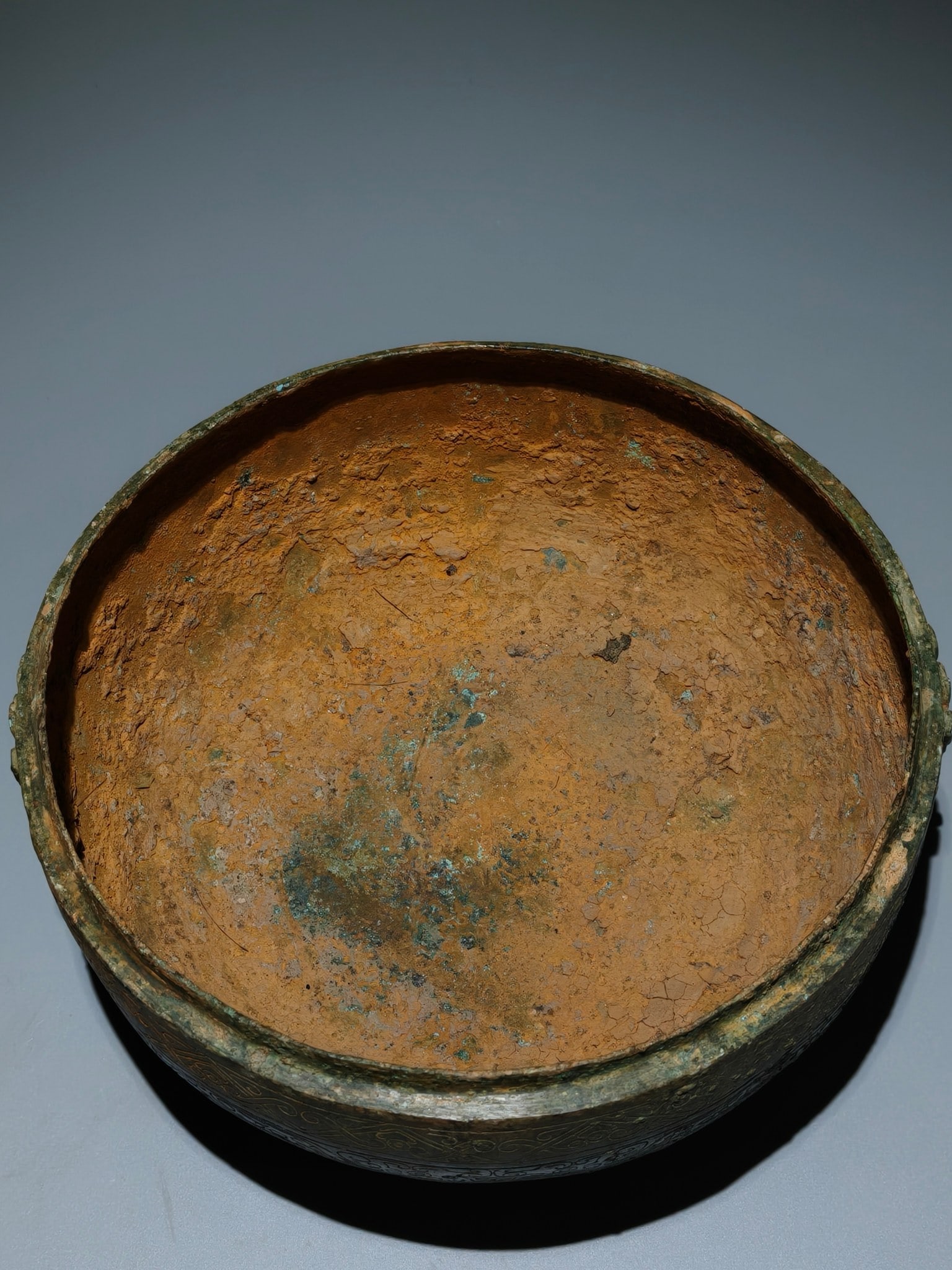 An Archaic Bronze Auspicious Cloud Pattern Box - 7