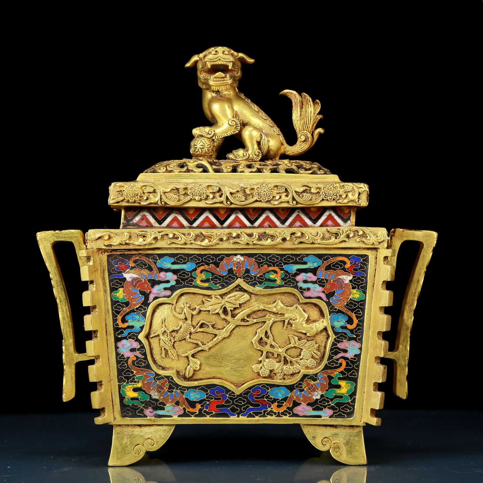 An exquisite cloisonné 'Clouds and Bats' pattern double-eared censer with lid: An exquisite cloisonné 'Clouds and Bats' pattern double-eared censer with lid and belt, Chinese Qing Dynasty, Size: 9.4inx5.5inx10.2in, Weight: 4280g 