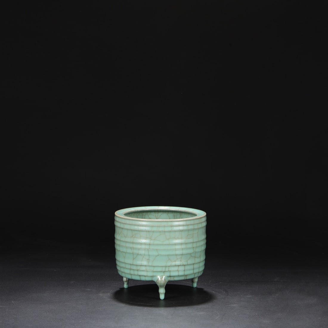 An Exquisite Guan yao Celadon Glazed Tripod Censer,with an Imperial Poem by Emperor Qianlong: An Exquisite Guan yao Celadon Glazed Tripod Censer,with an Imperial Poem by Emperor Qianlong,Song Dynasty,China,Size:5.5inx6.1in 官窑青釉三足香炉,४