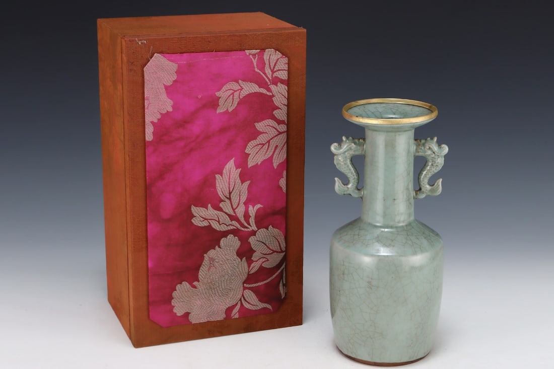 An Exquisite Guan yao Double-Ears Vase,with an Imperial Poem by Emperor Qianlong: An Exquisite Guan yao Double-Ears Vase,with an Imperial Poem by Emperor Qianlong,Song Dynasty,China,Size:10.9inx4.8in 