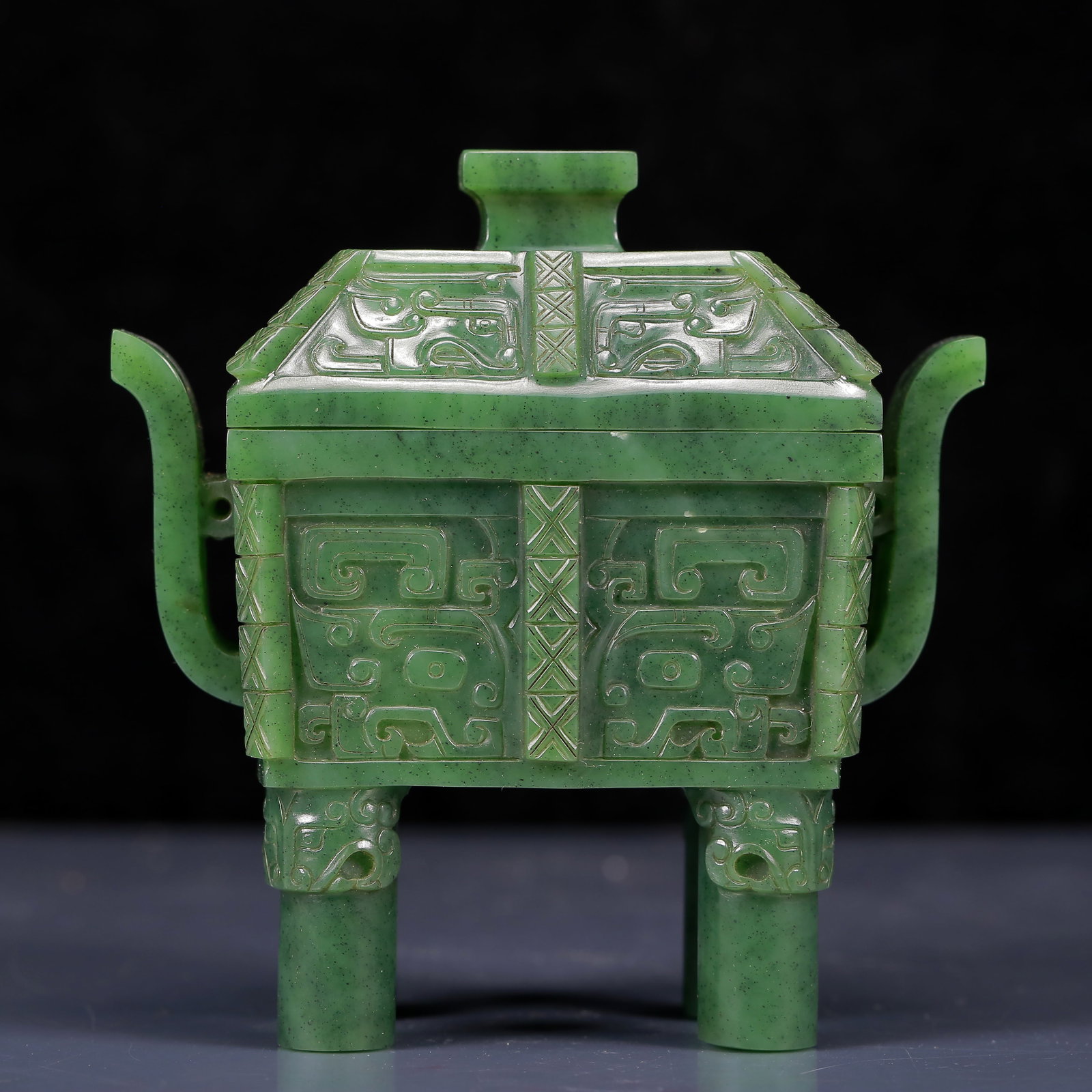 An Exquisite Jasper Beast-Face Pattern Double-Ears Censer: An Exquisite Jasper Beast-Face Pattern Double-Ears Censer, Qing Dynasty, China,Size: 5.1inx2.8inx1.6in,Weight:745g 碧玉兽面纹双耳香炉，ę