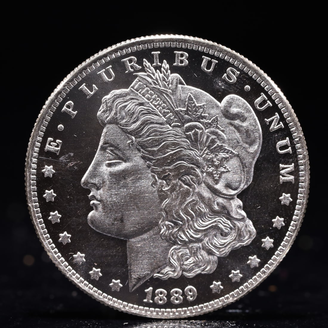 USA Morgan Dollar 1889 Coin: Obv: profile bust with date below and E PLURIBUS UNUM legend and stars around. Rev: eagle with In God we trust above within wreath with UNITED STATES OF AMERICA ONE DOLLAR legend. IN GOD WE TRUST / LI
