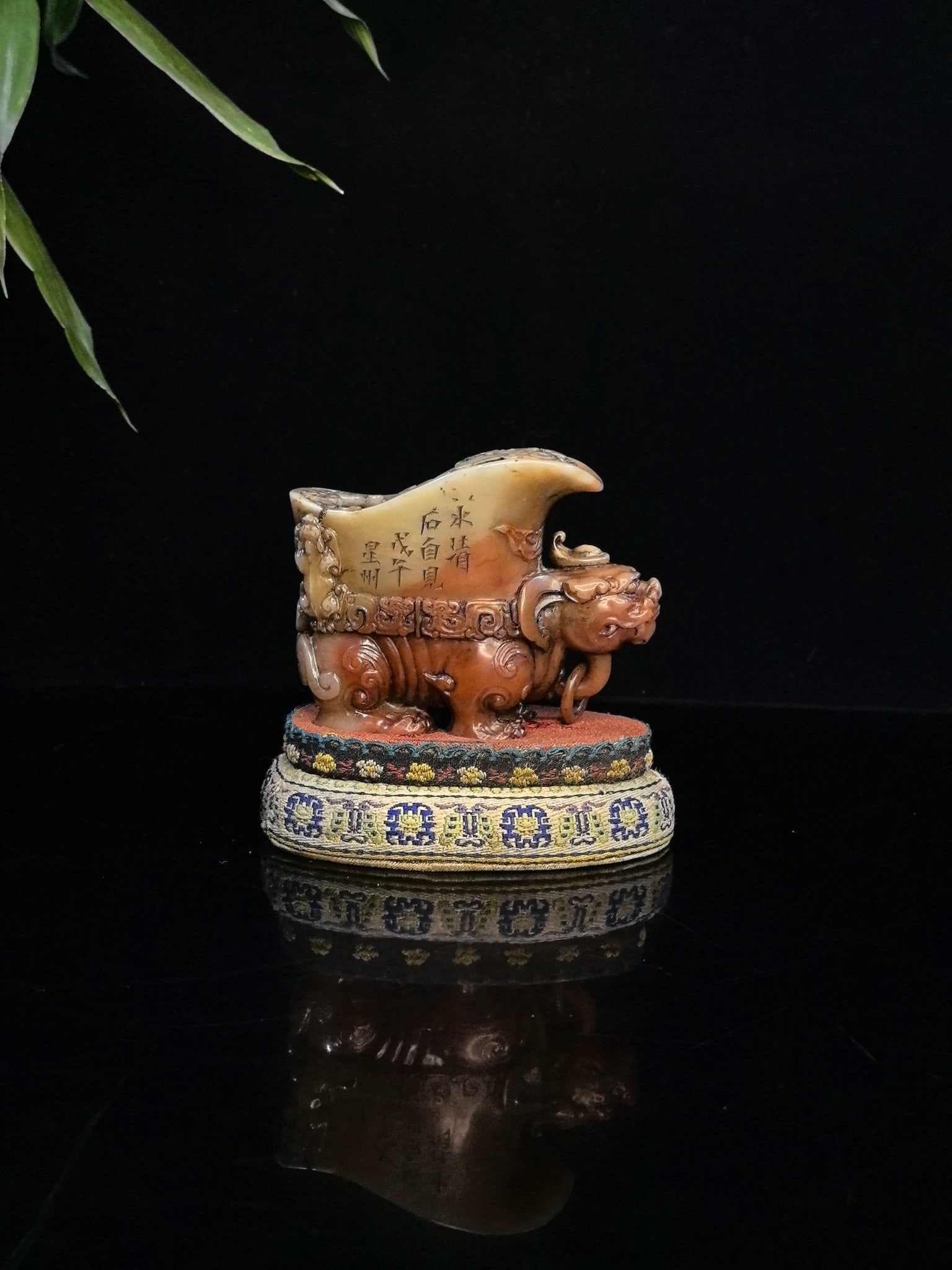 An Exquisite Shoushan Stone Auspicious Beast Cup: An Exquisite Shoushan Stone Auspicious Beast Cup,Qing Dynasty,China,Size:2.6inx3.5in,Weight:216g 寿山石瑞兽杯,中国清代