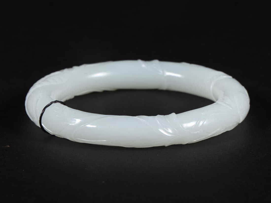 An Exquisite White Jade Bamboo Pattern Bracelet: An Exquisite White Jade Bamboo Pattern Bracelet,Qing Dynasty,China,Size:2.2inx3.1in,Weight:61g 白玉竹纹手镯,中国清代