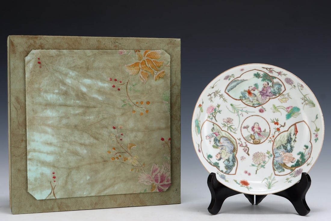 An Exquisite Famille-Rose Character and Story Pattern Plate: An Exquisite Famille-Rose Character and Story Pattern Plate,Qing Dynasty, China,Jiaqing Six-character Mark,Size:1.5inx7.7in 