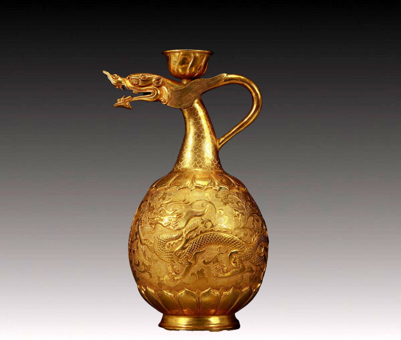 An Exquisite Gilt Bronze Dragon Pattern Ewer: An Exquisite Gilt Bronze Dragon Pattern Ewer,Qing Dynasty, China,Size:3.9inx6.7in,Weight:690g 铜鎏金龙纹执壶，清代