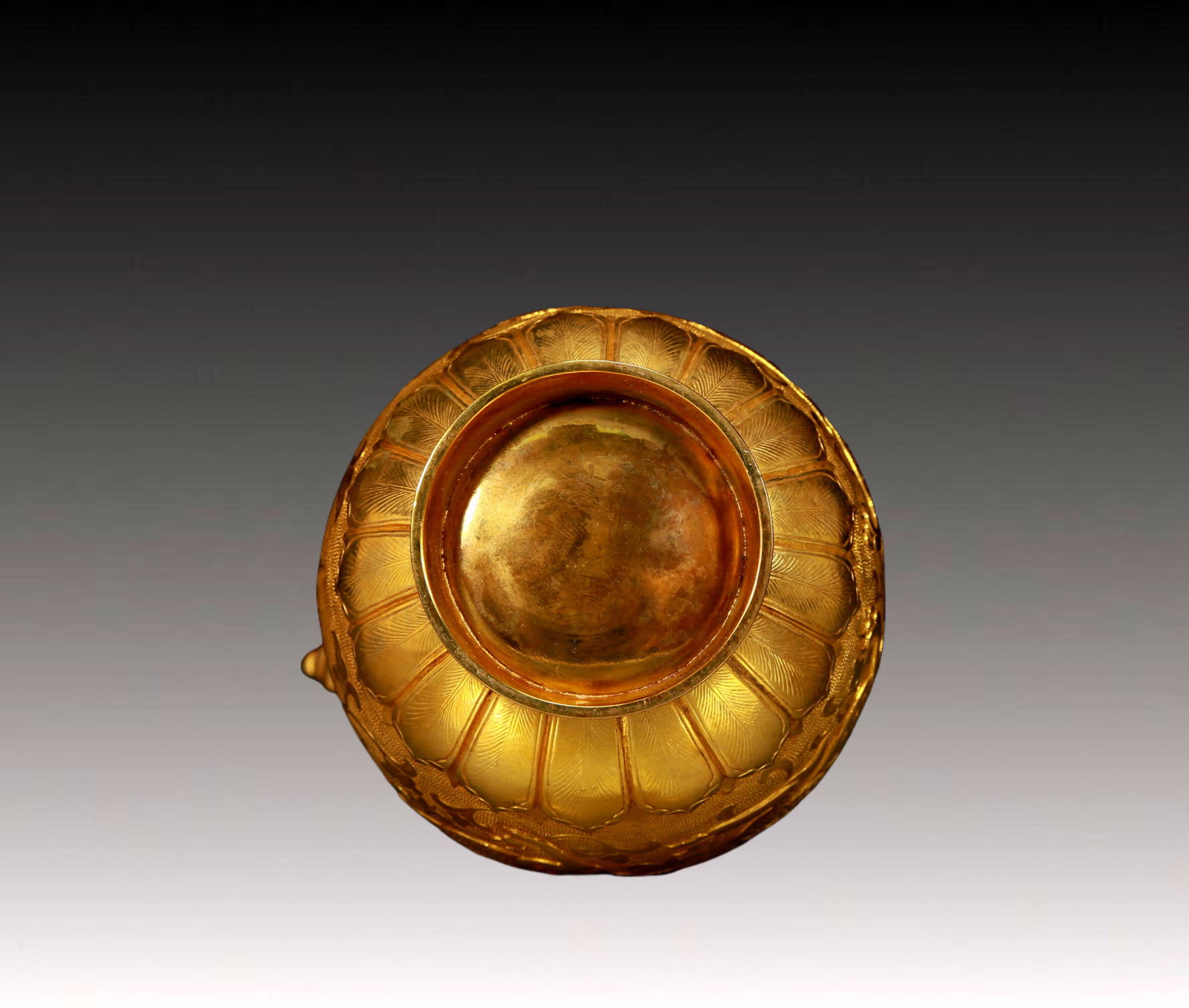 An Exquisite Gilt Bronze Dragon Pattern Ewer - 9