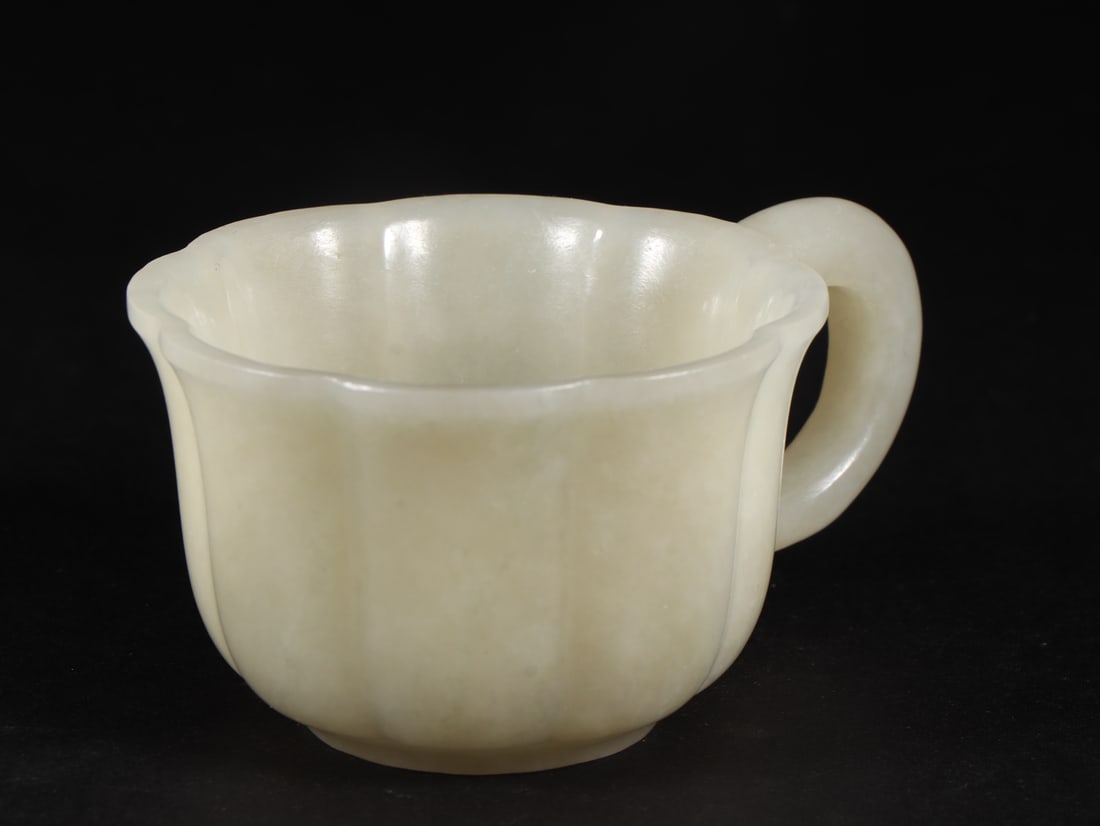 An Exquisite White Jade Cup - 3