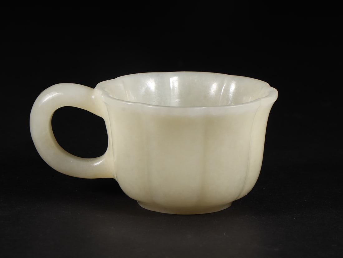 An Exquisite White Jade Cup - 4