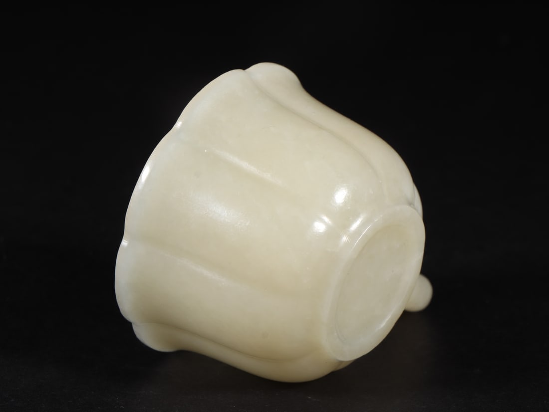 An Exquisite White Jade Cup - 8