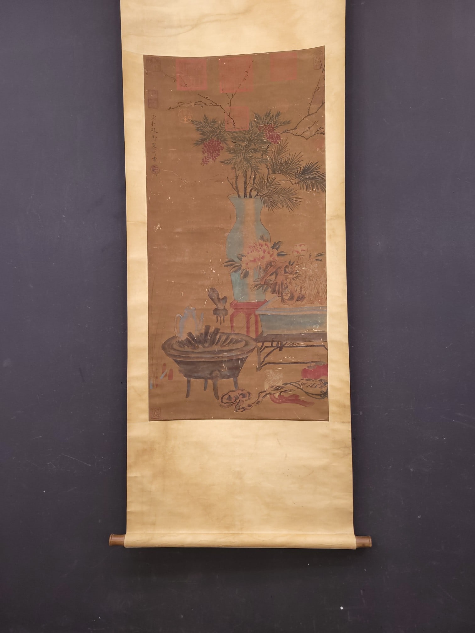 A Chinese Vertical Scroll Ink Painting of Flower on Silk: A Chinese Vertical Scroll Ink Painting of Flower on Silk,Song Huizong,Size:22.7inx46.3in 