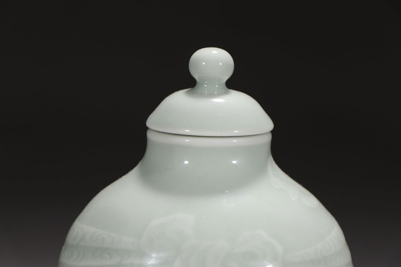 An Exquisite Celadon Glazed Bats Pattern Jar with Cover - 2