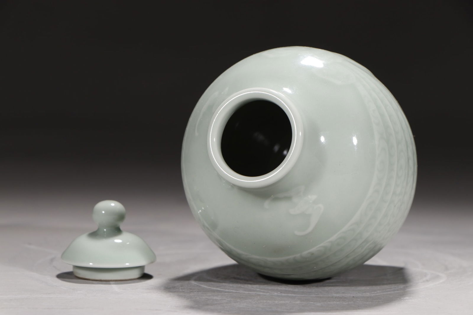 An Exquisite Celadon Glazed Bats Pattern Jar with Cover - 7