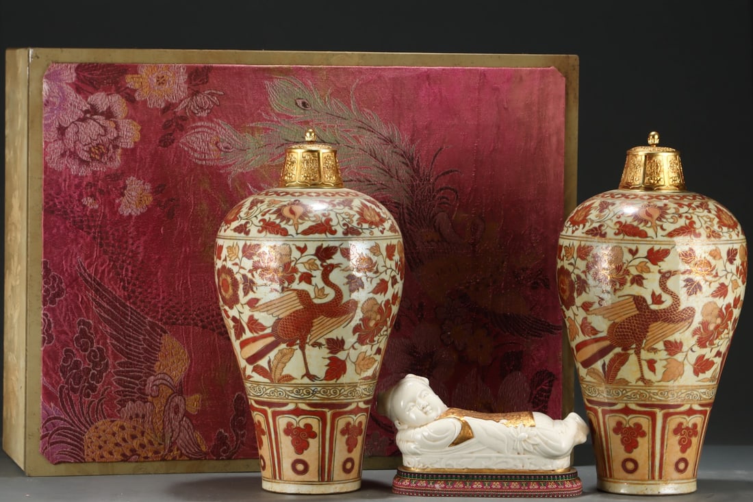A Pair of Huge Wucai Lotus and Peacock Pattern Bottles: A Pair of Huge Wucai Lotus and Peacock Pattern Bottles,Size:19.5inx10.2in,Yuan Dynasty,China,with Mark 一对五彩缠枝莲孔雀纹盖瓶,