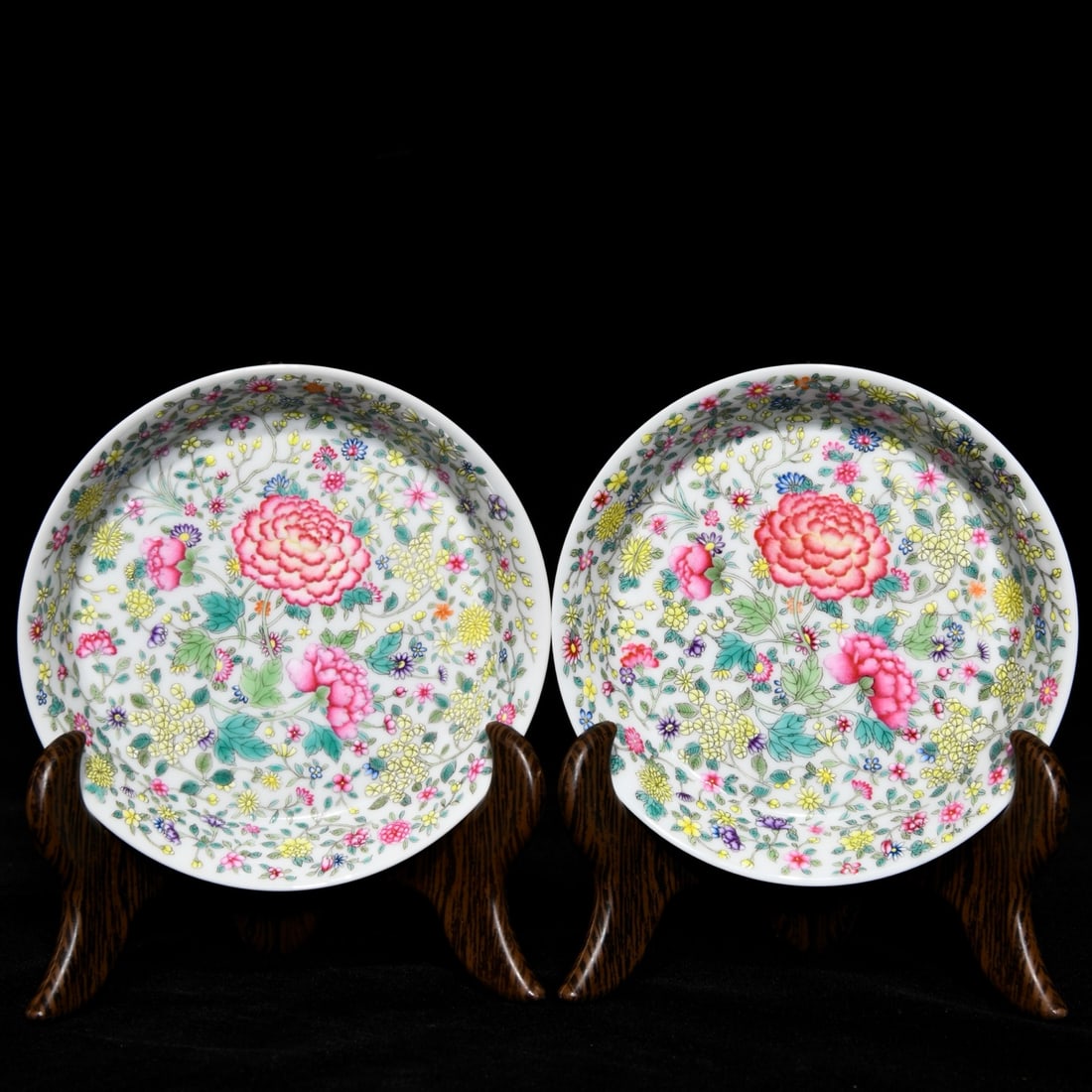 A Pair of Exquisite Famille-Rose Flower and Butterfly Pattern Plates: A Pair of Exquisite Famille-Rose Flower and Butterfly Pattern Plates,Qing Dynasty,China,With Mark,Size:1inx4.5in 一对粉彩花卉蝴蝶纹盘,ߑ