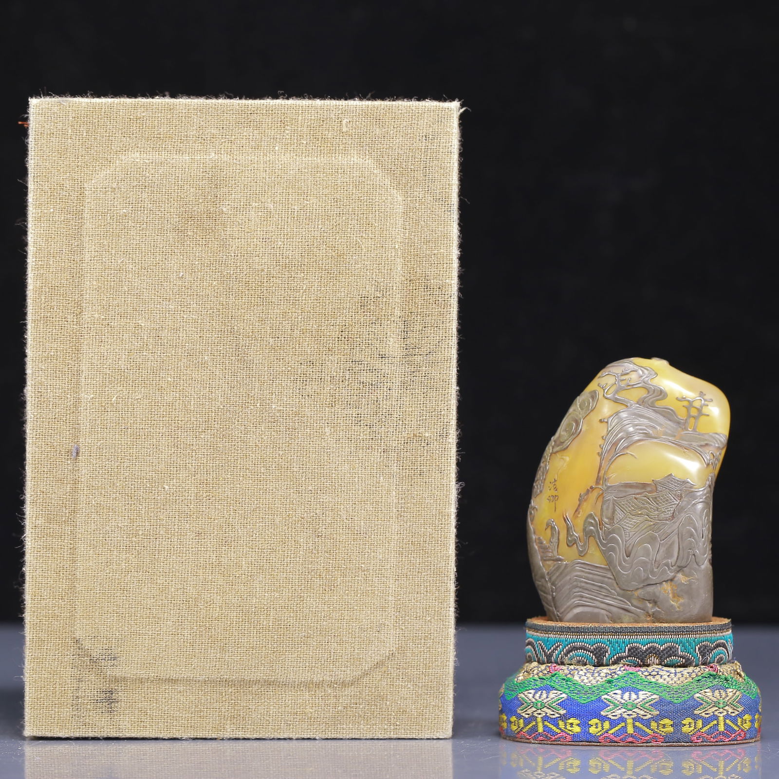 An Exquisite Tianhuang Stone Landscape and Figure Pattern Seal (1 of 10)