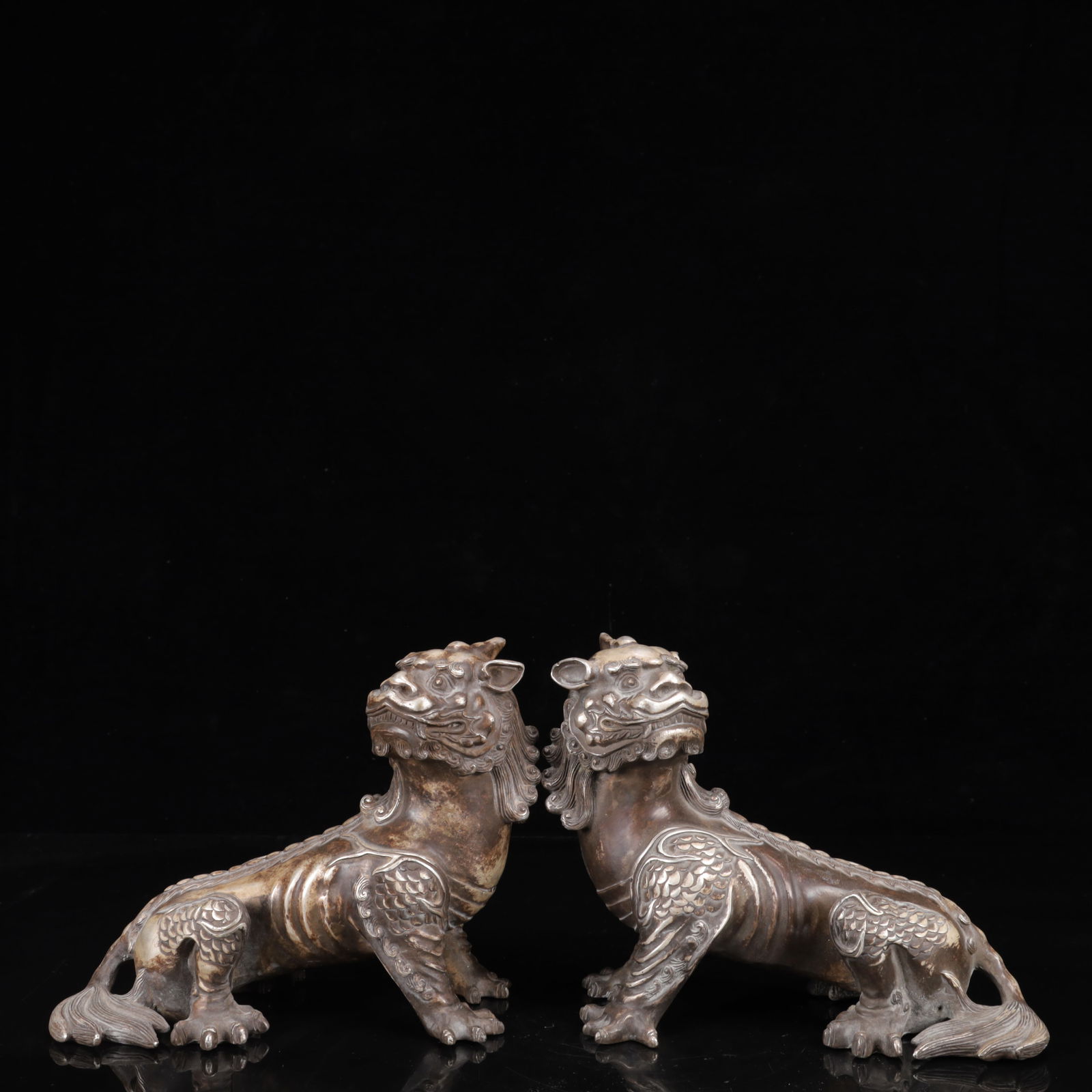 A Pair of Exquisite Silver-plated Lion Ornaments: A Pair of Exquisite Silver-plated Lion Ornaments,Qing Dynasty,China,Size:7.9inx3.9inx6.7in,Weight:3950g 
