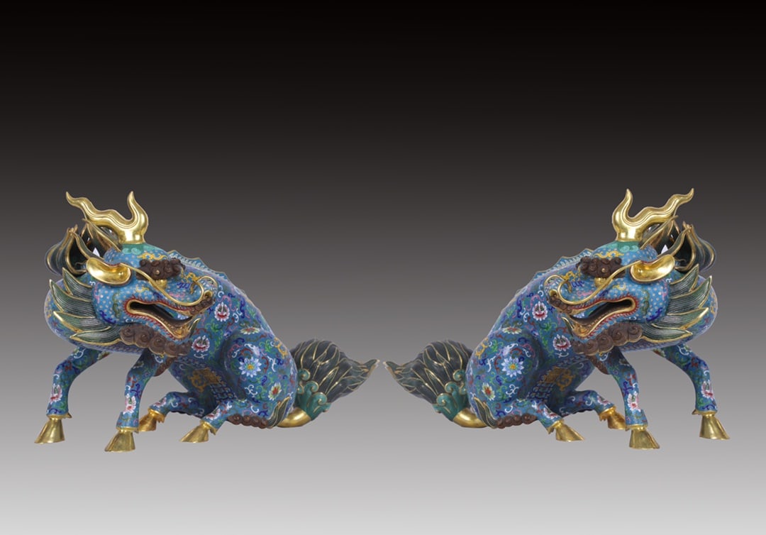 A Pair of Huge Cloisonne Enamel Dragon Ornaments: A Pair of Huge Cloisonne Enamel Dragon Ornaments ,Qing Dynasty, China,Qianlong Six-Character Mark,Size:15inx28in*2,Weight:24kg*2 