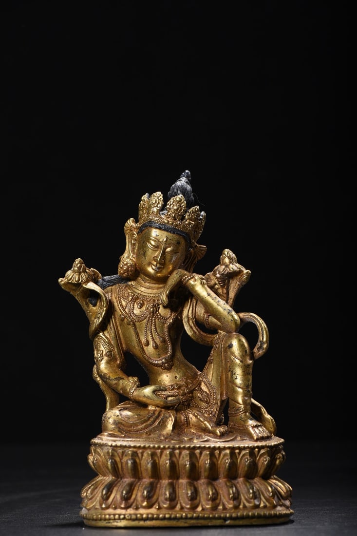 A Solemn Bronze Statue of Avalokitesvara: A Solemn Bronze Statue of Avalokitesvara,Qing Dynasty,China,Size:7.1inx4.7inx2.8in,Weight:970g 铜观音像,中国清代