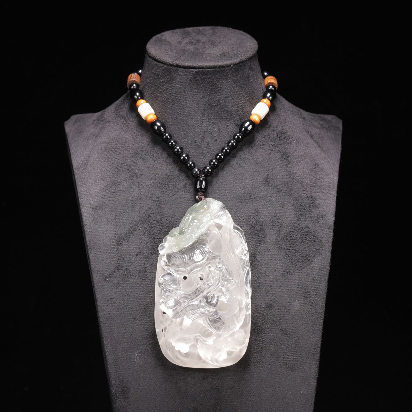 An Exquisite Crystal Dragon Pattern Pendant: An Exquisite Crystal Dragon Pattern Pendant,Size:2.2inx0.8inx3.9in,Weight:166g 水晶龙纹挂件