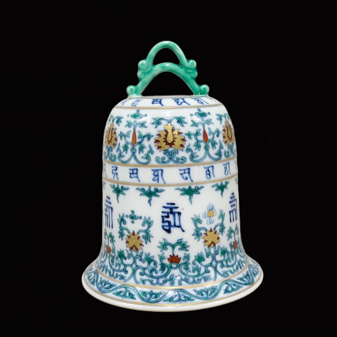 An Exquisite Doucai Lotus Pattern Chime - 3