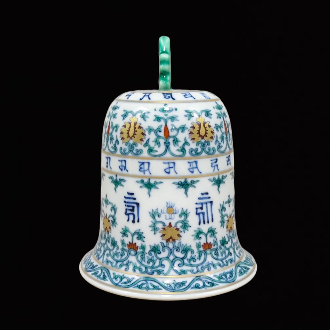 An Exquisite Doucai Lotus Pattern Chime - 4