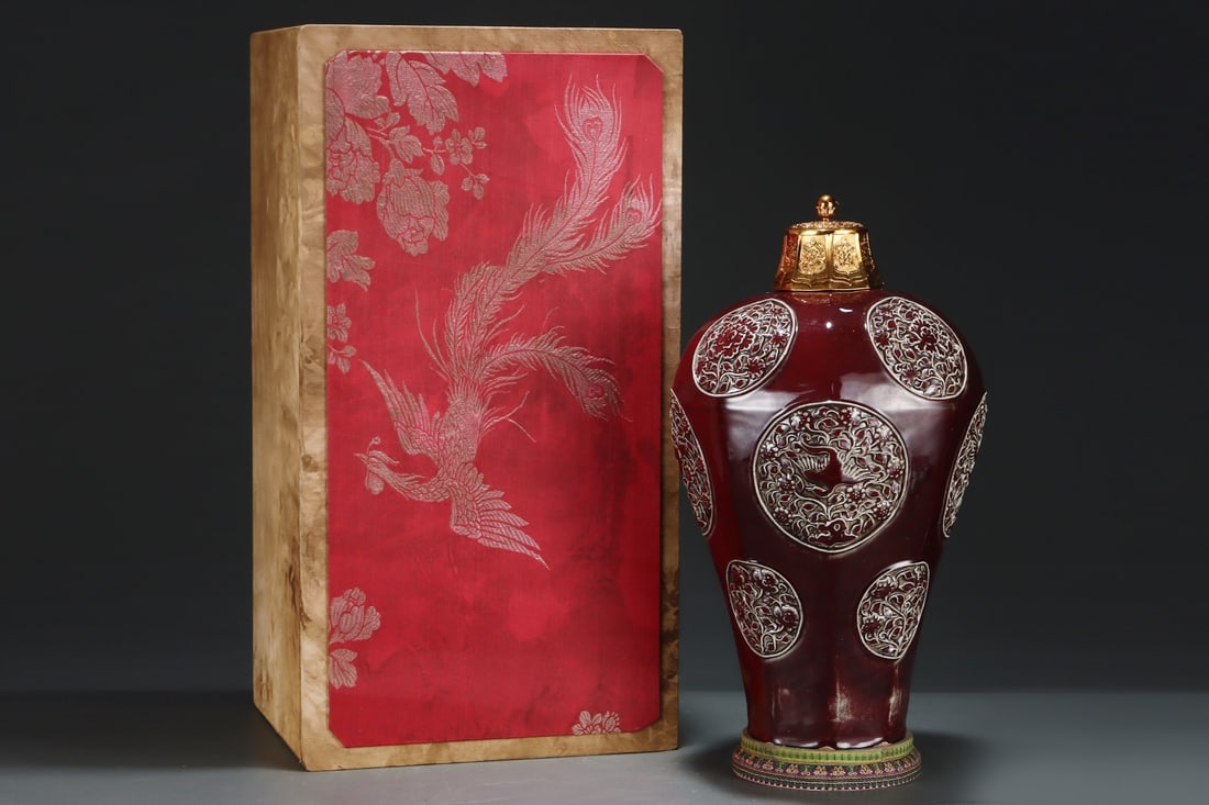 A Huge Ji Red Glazed Lotus Pattern Bottle: A Huge Ji Red Glazed Lotus Pattern Bottle,Yuan Dynasty,China,Size:19.1inx11.2in 霁红釉缠枝莲纹瓶带盖,中国元代