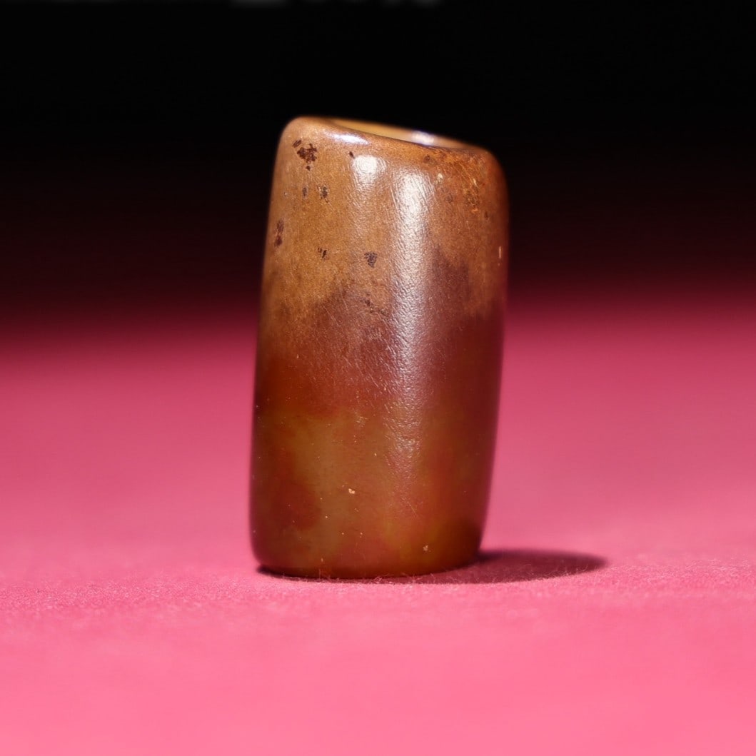 An Exquisite Archaic Jade Pendant: An Exquisite Archaic Jade Pendant,Ancient Time,China,Size:1.6inx0.9in,Weight:36g 高古玉挂件,中国远古时期