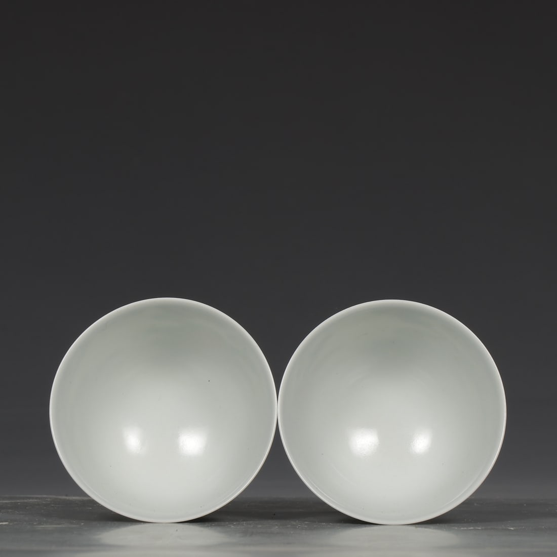 A Pair of Exquisite Doucai Auspicious Cloud Pattern Stem Cups - 8