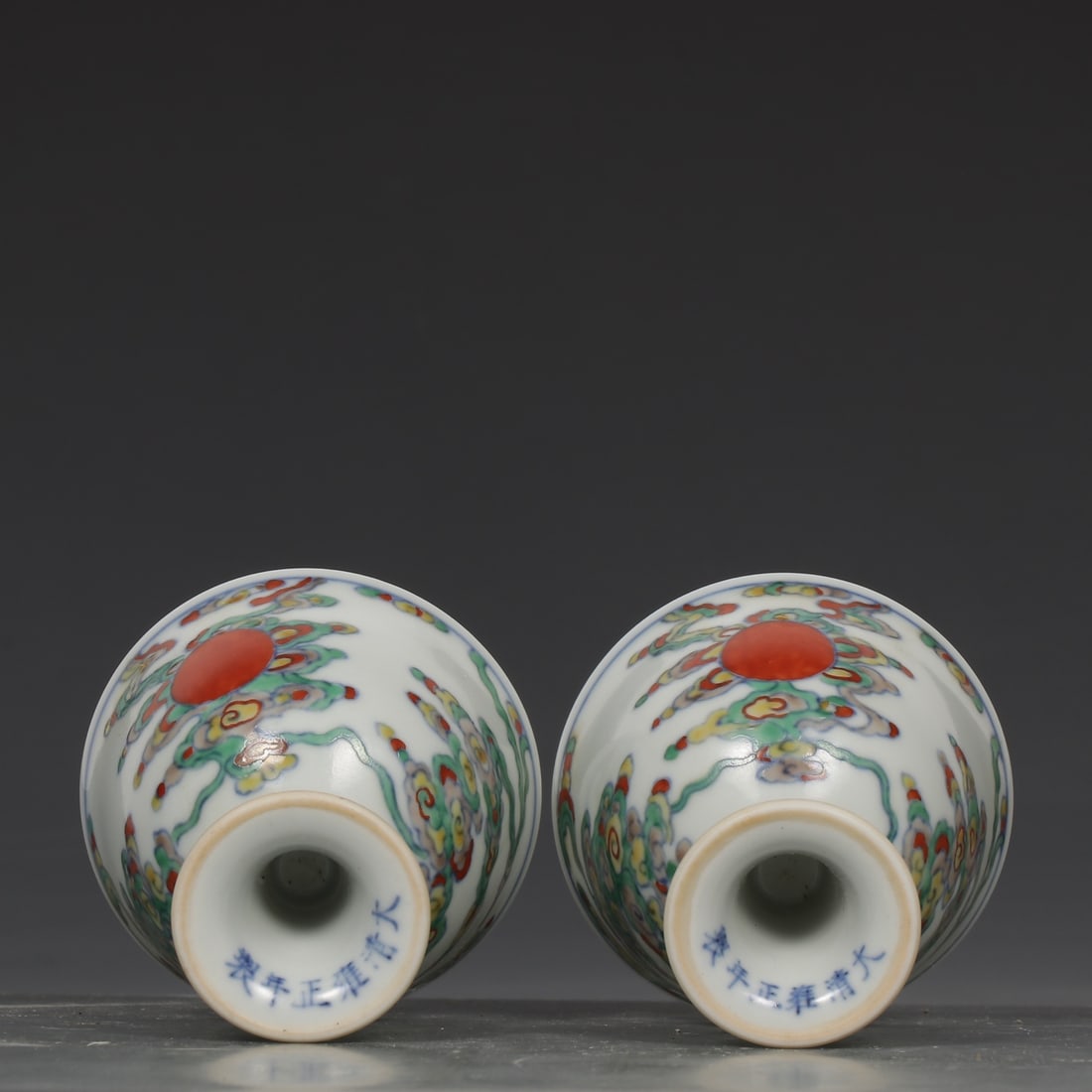A Pair of Exquisite Doucai Auspicious Cloud Pattern Stem Cups - 9