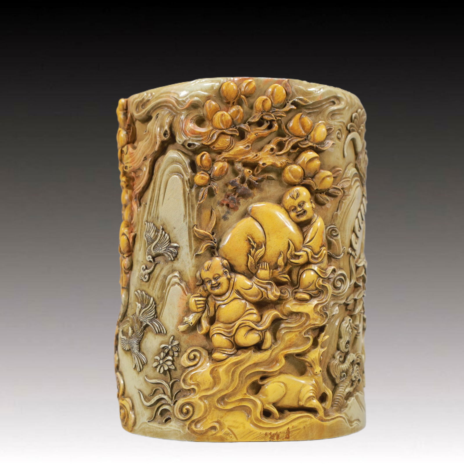 An Exquisite Ivory Character and Story Pattern Brush Pot: An Exquisite Ivory Character and Story Pattern Brush Pot,Qing Dynasty,China,Size:6.3inx5.1in,Weight:1900g 牙雕人物故事纹笔筒,中国ę