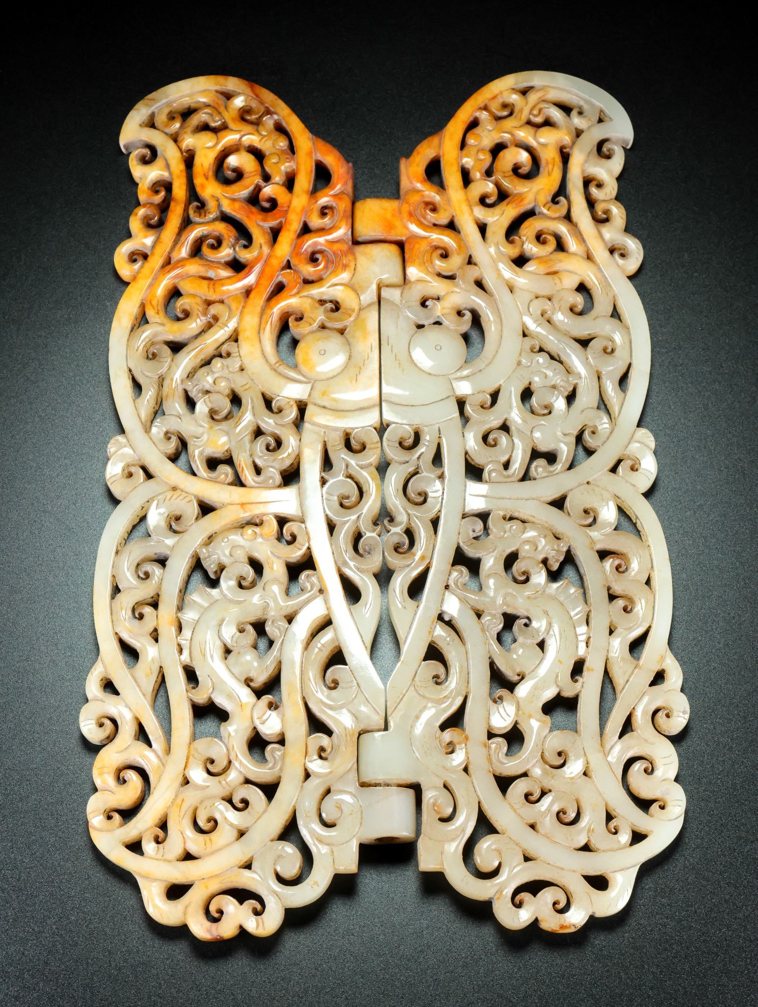 An Exquisite White Jade Chi-Dragon Pattern Jade Pendant (1 of 9)