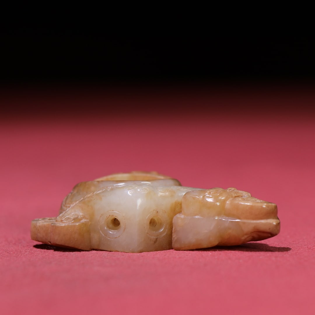 An Exquisite White Jade Deer Pattern Pendant - 9