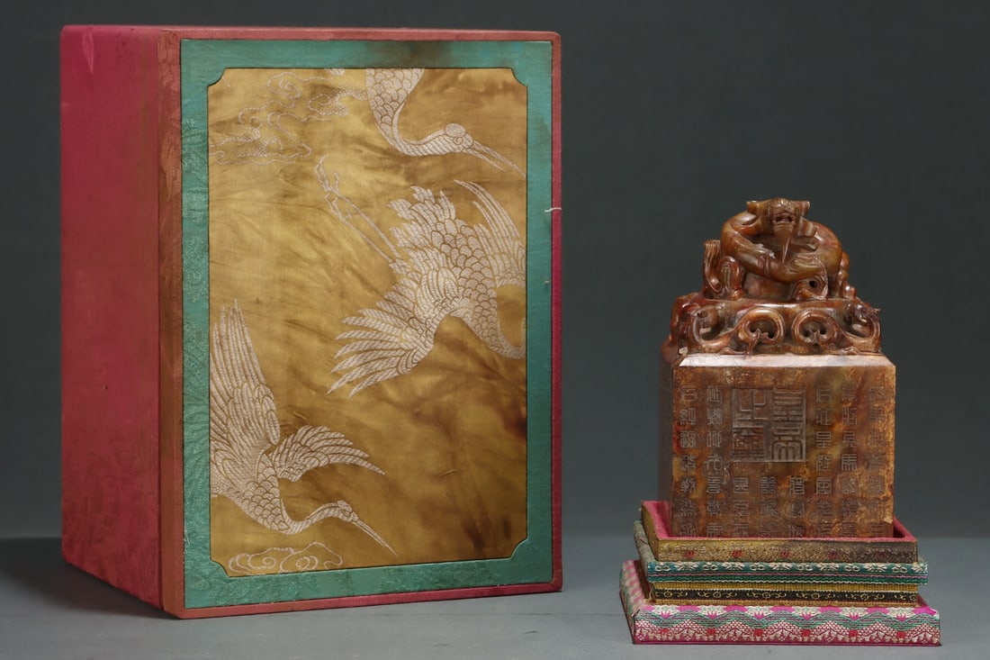 An Exquisite Archaic Jade Dragon Pattern Seal,with Poem: An Exquisite Archaic Jade Dragon Pattern Seal,with Poem,Size:4.8inx4.8inx7.5in,Ancient Time,China,with Mark 高古玉龙纹印章,带诗文,中&#