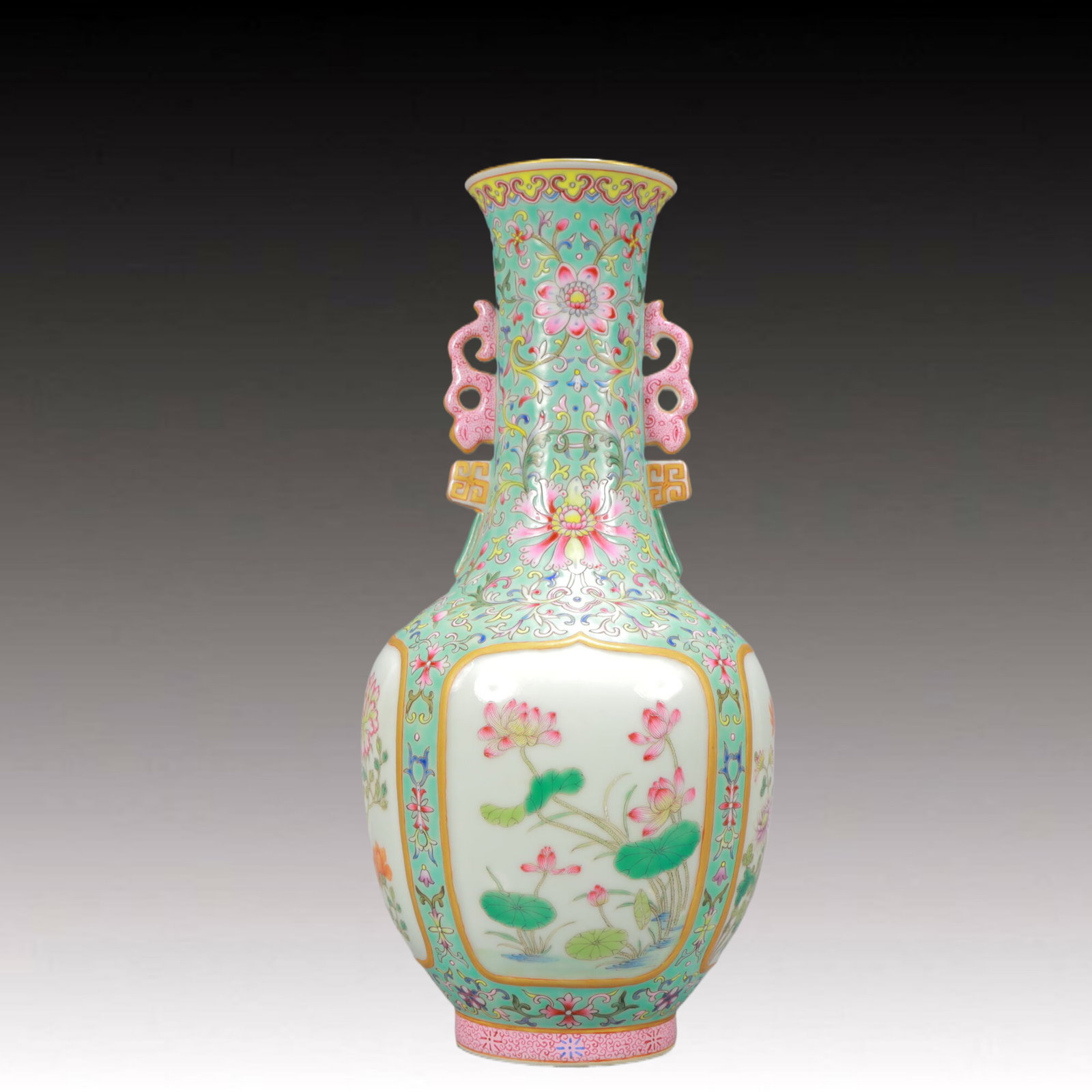 An Exquisite Green Ground Famille-Rose Flower Pattern Double-Ears Vase - 7