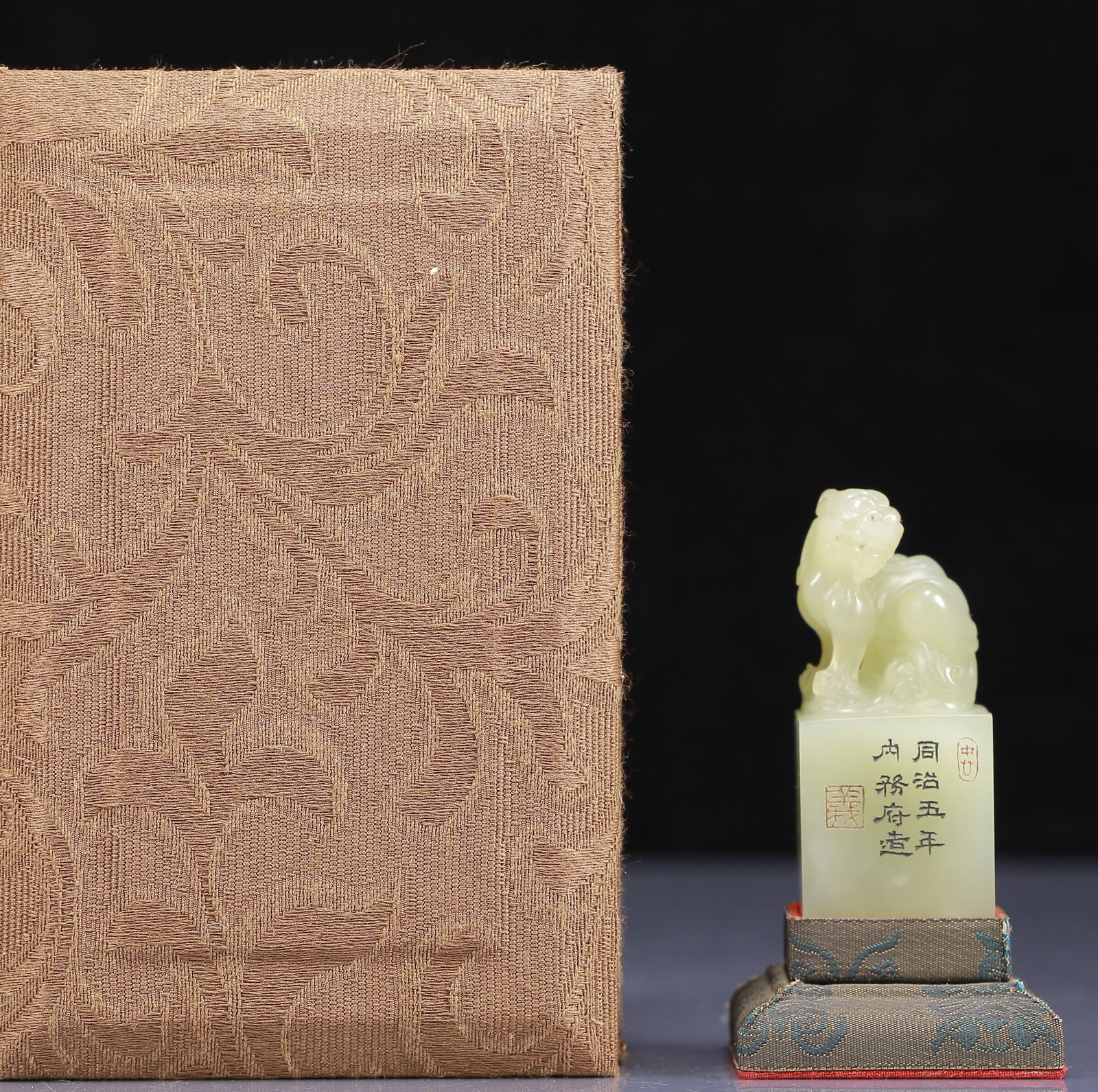 An Exquisite Shoushan Stone Lion Pattern Seal: An Exquisite Shoushan Stone Lion Pattern Seal,Qing Dynasty, China,Tongzhi Mark,Size:1.2inx2.8in,Weight:130g 