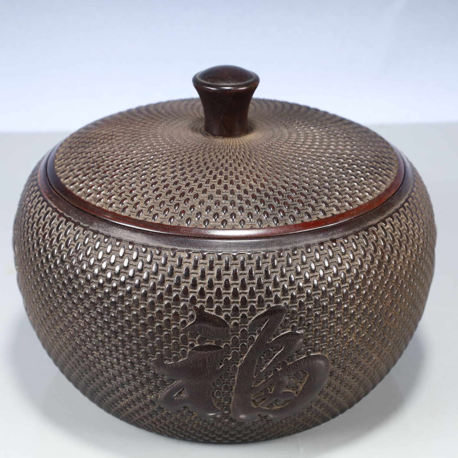 An Exquisite Zitanwood Shou-Character Apple-Shaped Cover Jar: An Exquisite Zitanwood Shou-Character Apple-Shaped Cover Jar,Qing Dynasty, China,Qianlong Four-character Mark,Size:9.8inx7.9in,Weight:3550g 