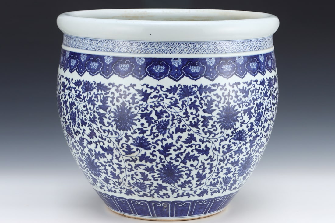 An Exquisite Blue and White Lotus Pattern Vat (1 of 9)