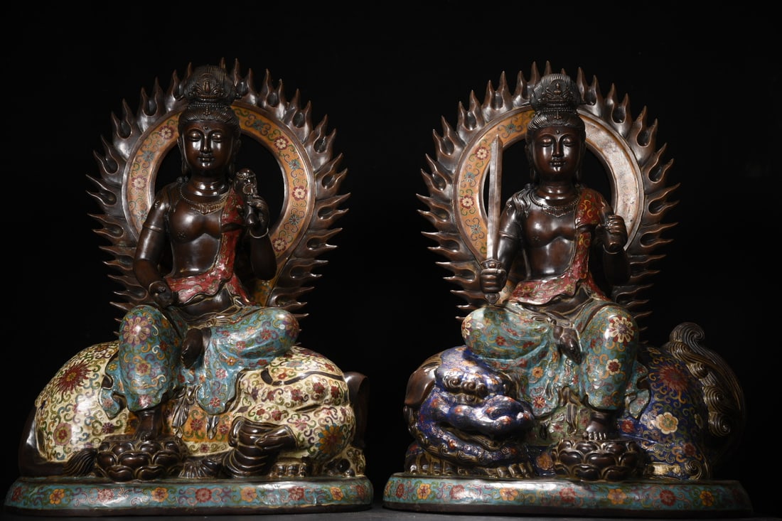 A Pair of Exquisite Cloisonne Statue of Bodhisattva: A Pair of Exquisite Cloisonne Statue of Bodhisattva,Qing Dynasty,China,Size:25.2inx18.1inx11.8in,Weight:54kg 一对景泰蓝菩萨像,中国清&#