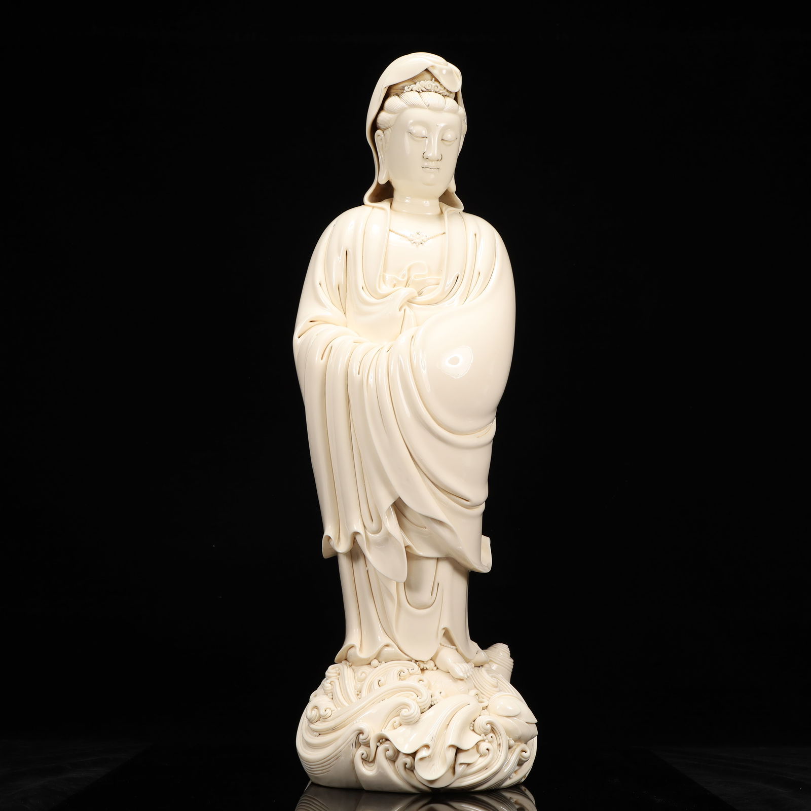 An Exquisite Blance-De-Chine Statue of Avalokitesvara: An Exquisite Blance-De-Chine Statue of Avalokitesvara, Qing Dynasty, China, With Mark, Size:9.1inx8.7inx29.9in, Weight:13700g 