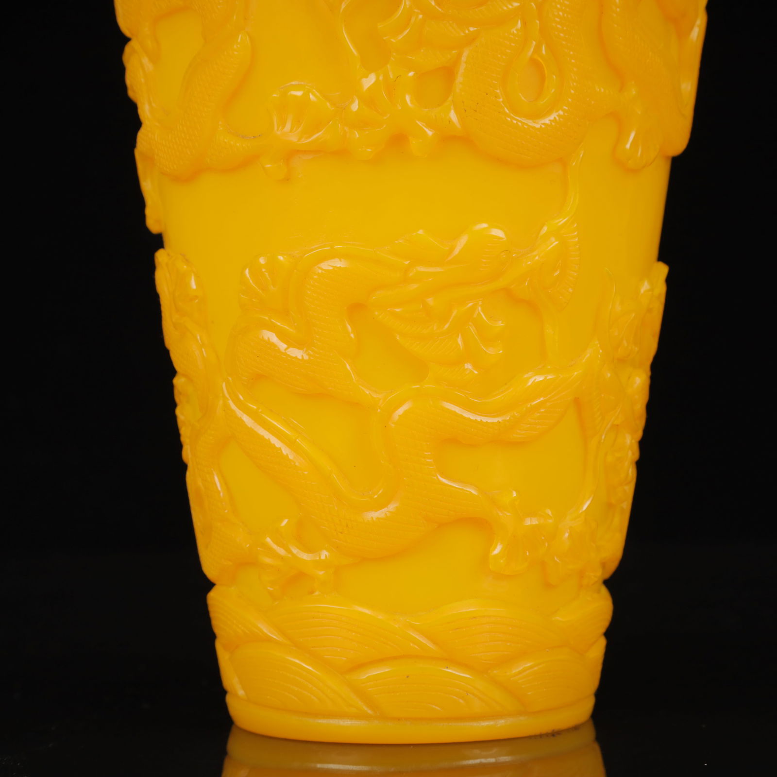 An Exquisite Glass Dragon Pattern Vase - 11