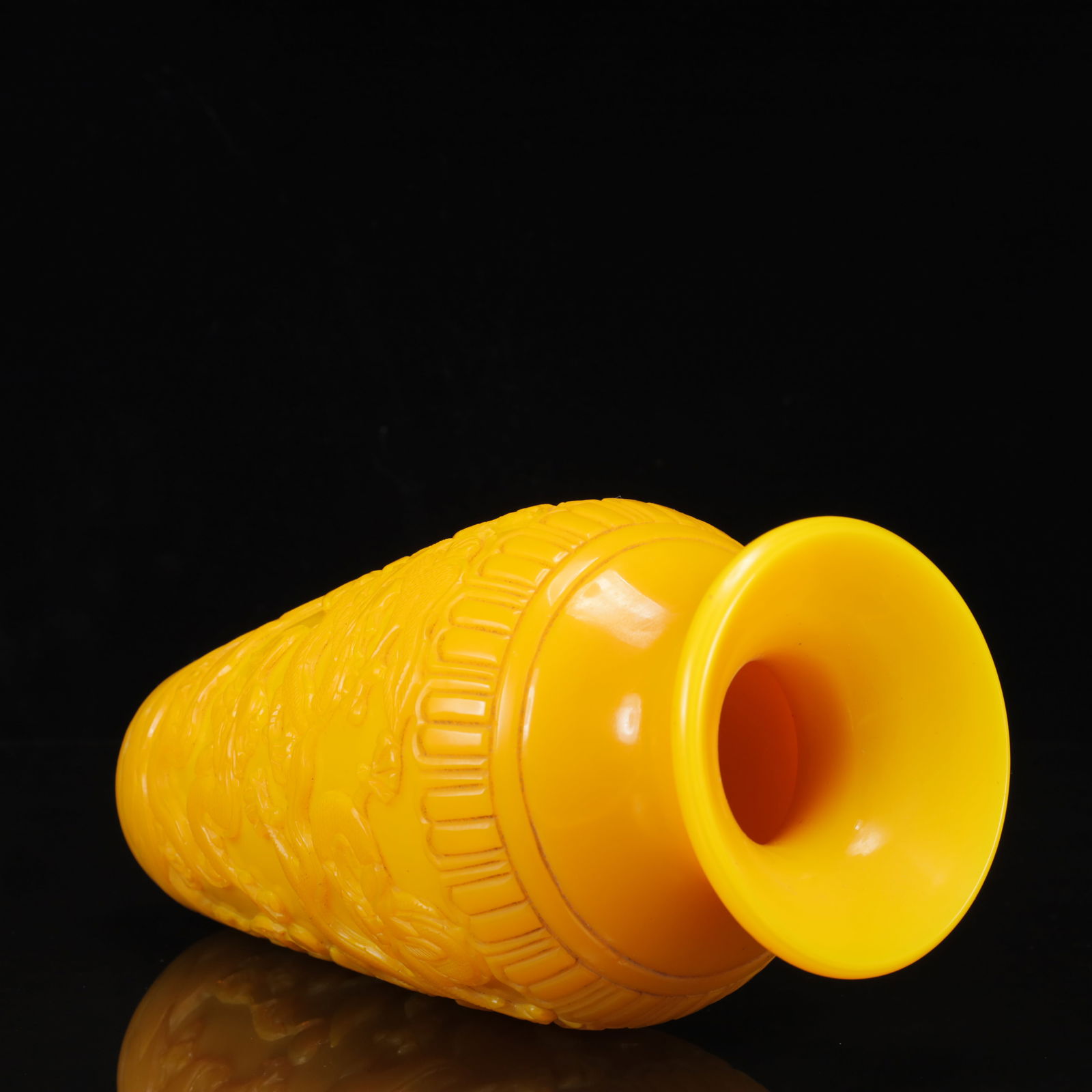 An Exquisite Glass Dragon Pattern Vase - 13