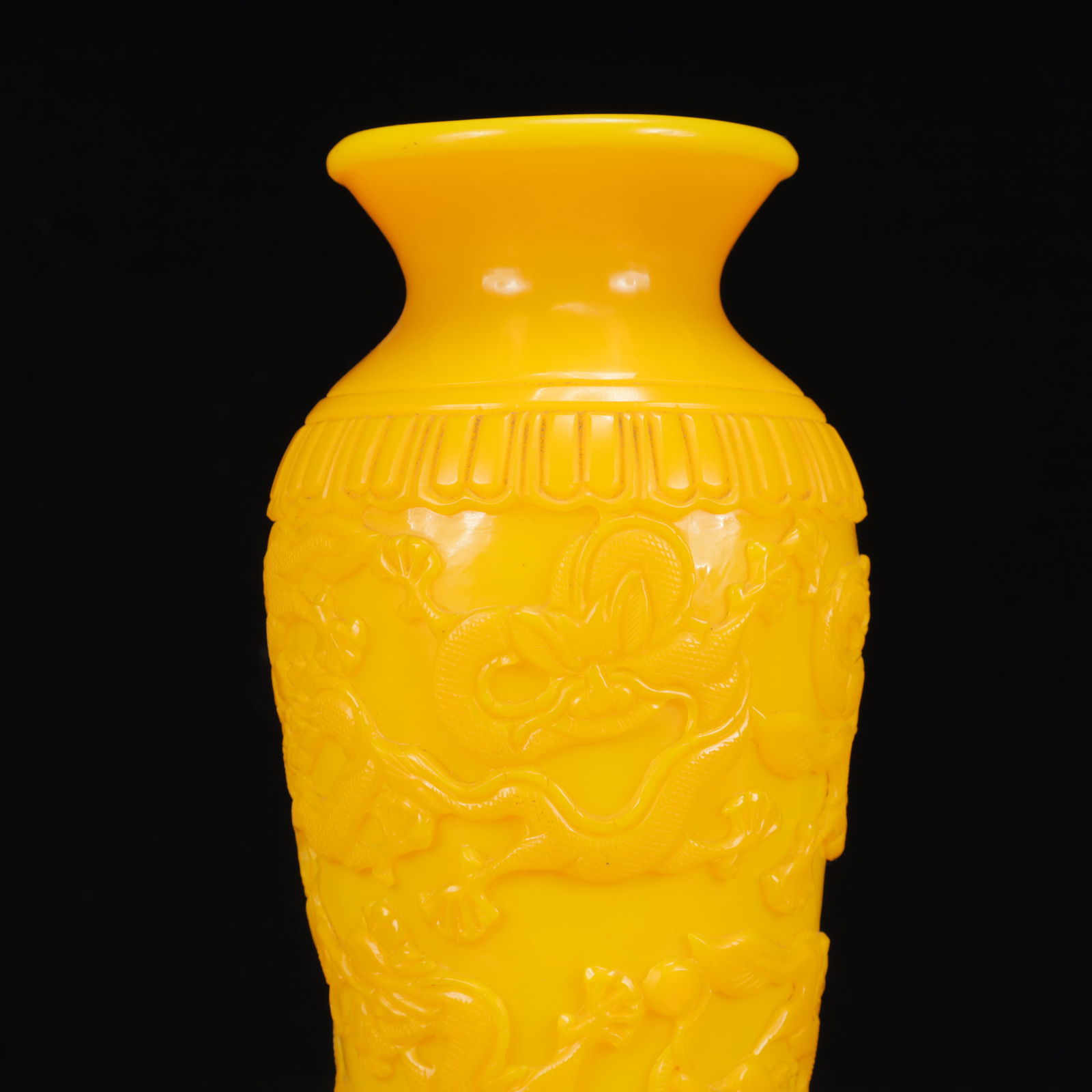 An Exquisite Glass Dragon Pattern Vase - 2