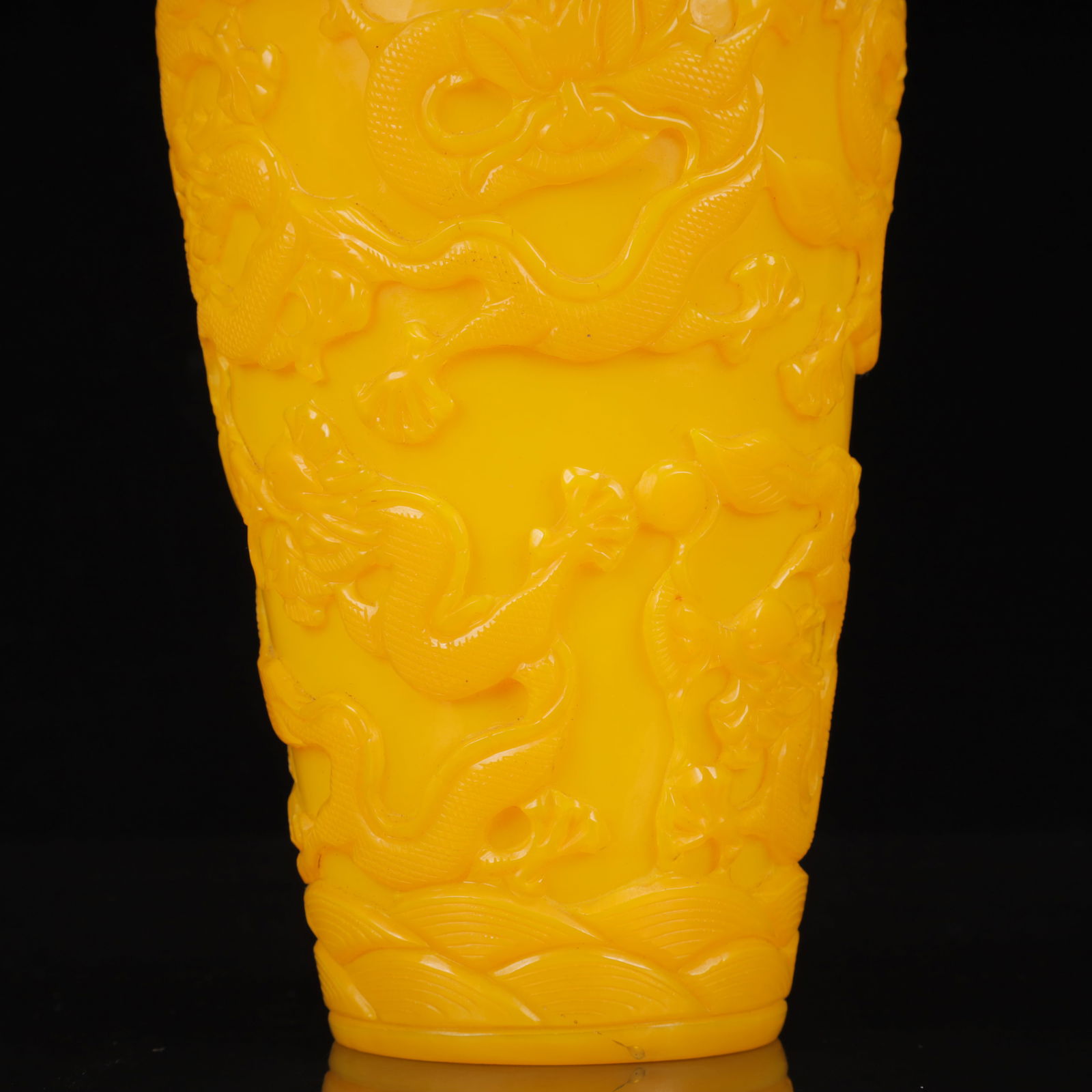 An Exquisite Glass Dragon Pattern Vase - 3