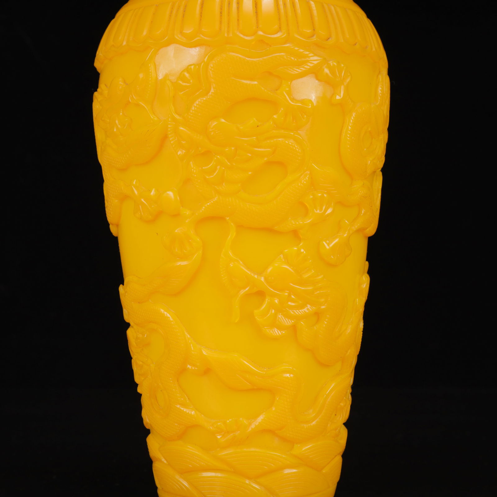 An Exquisite Glass Dragon Pattern Vase - 5