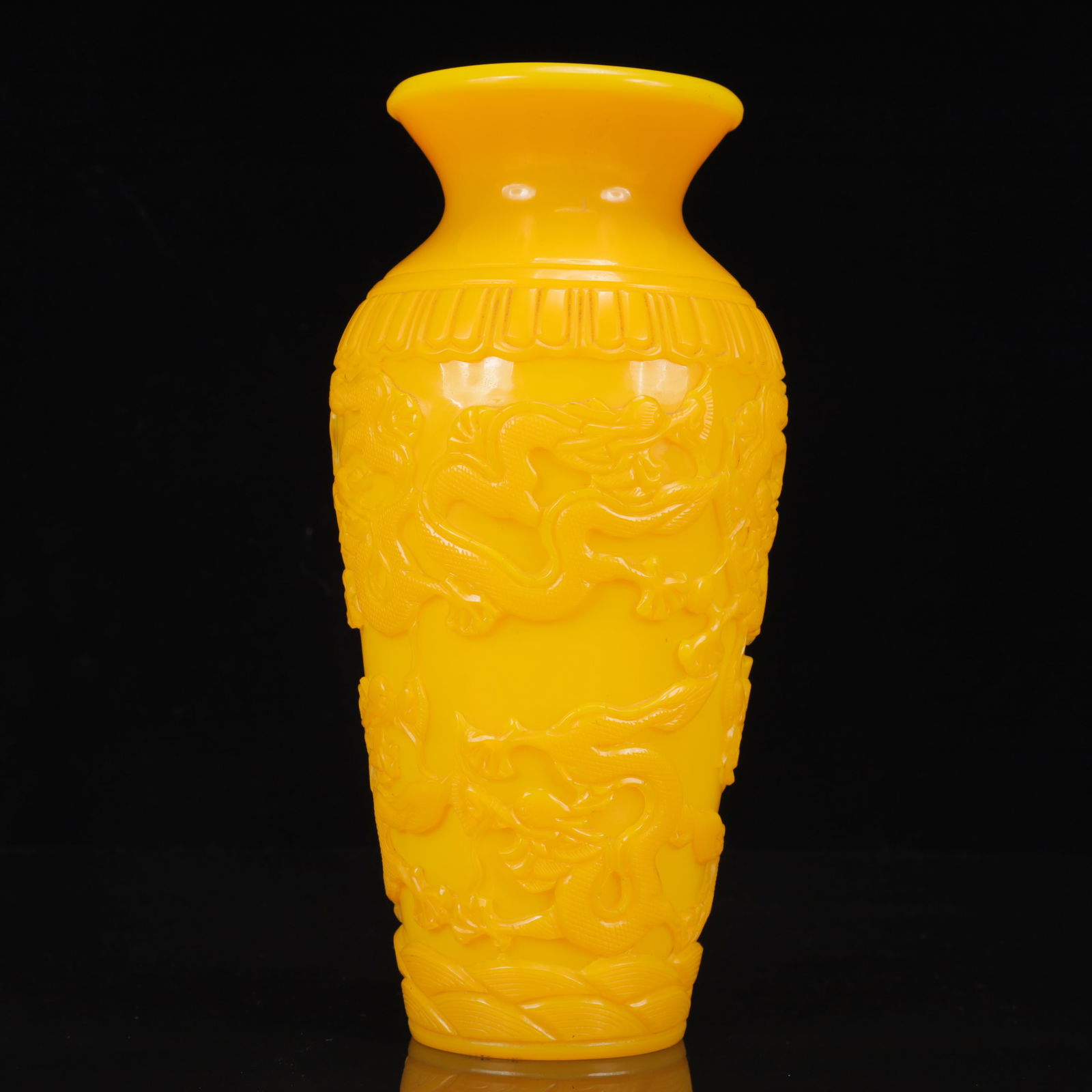 An Exquisite Glass Dragon Pattern Vase - 6