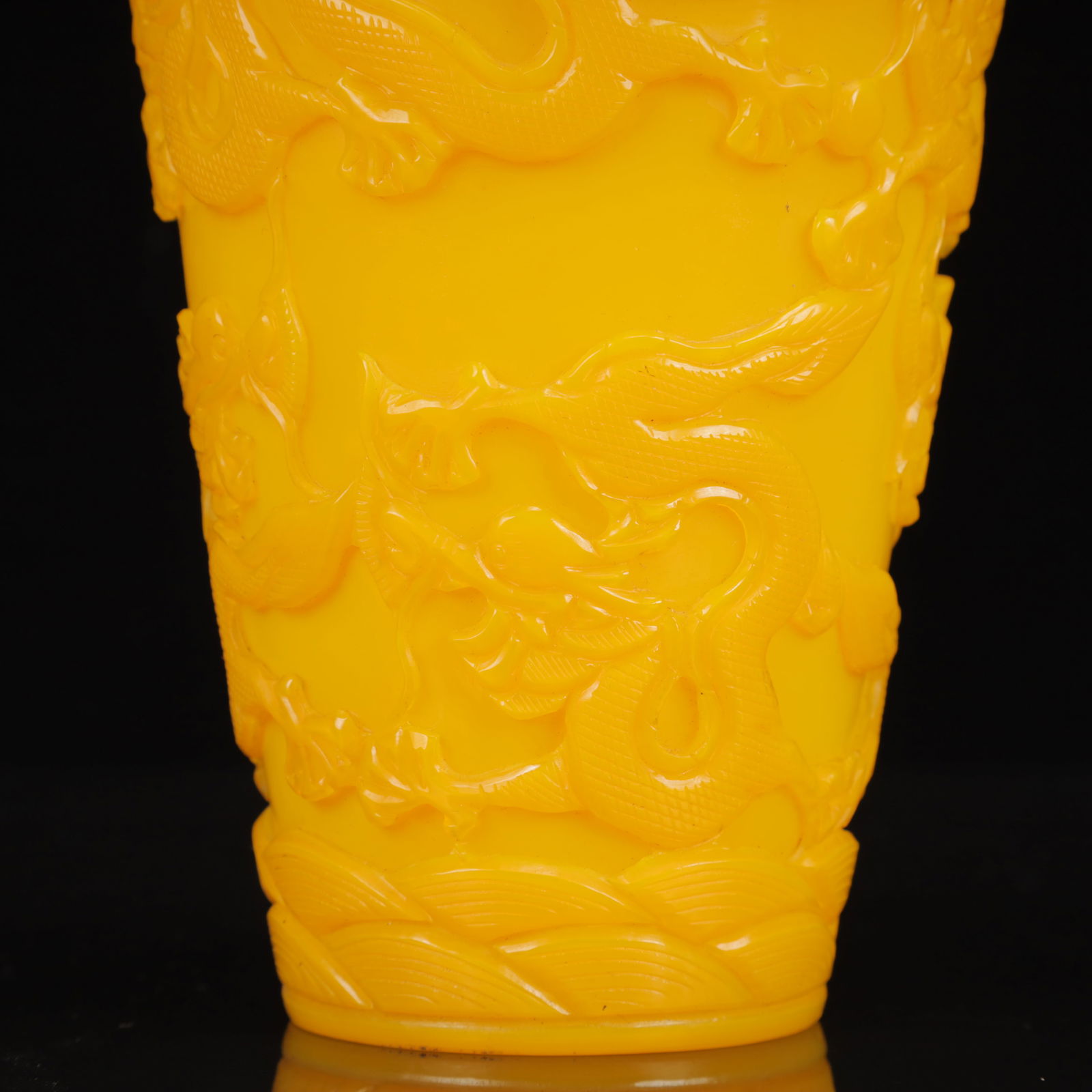 An Exquisite Glass Dragon Pattern Vase - 8