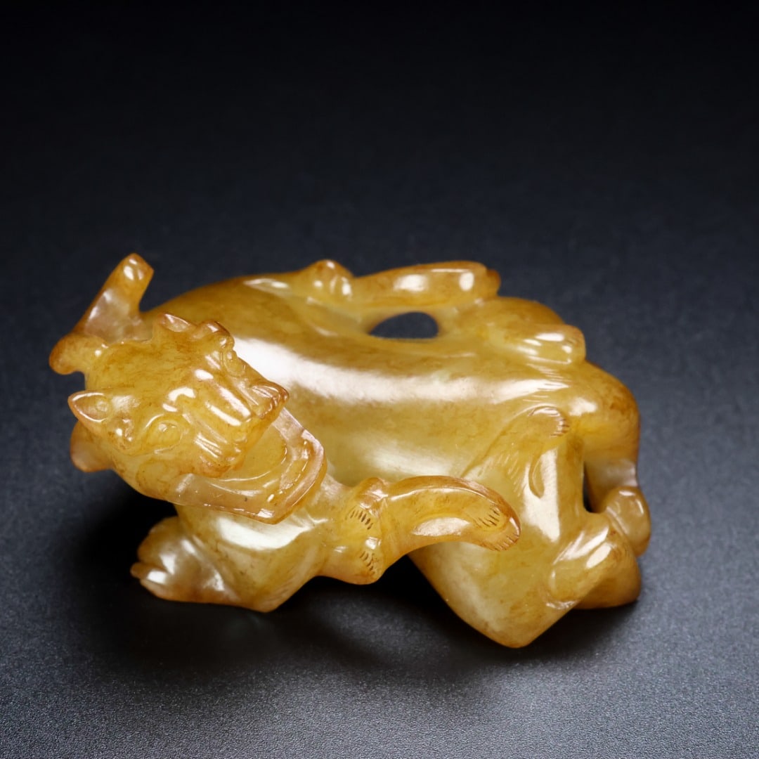 An Archaic Gaogu yu Beast Pattern Ornament: An Archaic Gaogu yu Beast Pattern Ornament,Ancient Time, China, Size:2.6inx1.6inx1.2in, Weight:83g 
