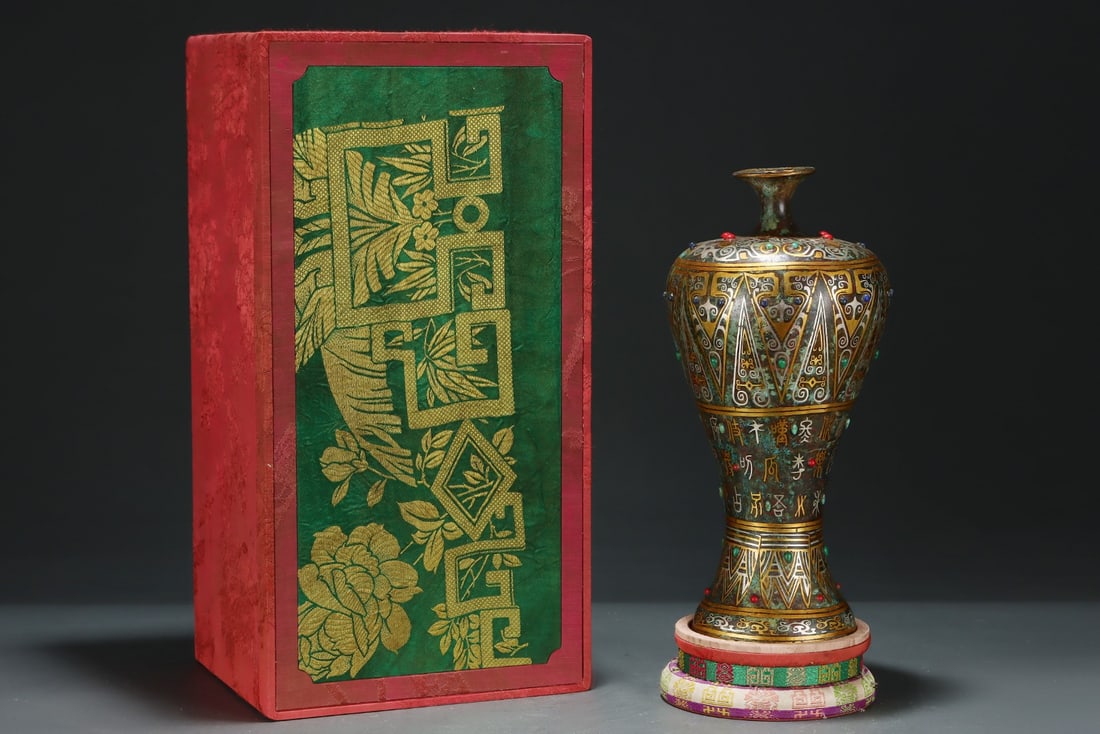 An Exquisite Bronze Inlaid Gold and Silver Beast-Face Pattern Vase,with Inscription,Inlaid Gems: An Exquisite Bronze Inlaid Gold and Silver Beast-Face Pattern Vase,with Inscription,Inlaid Gems,Size:12.4inx6.1in,Qing Dynasty,China 