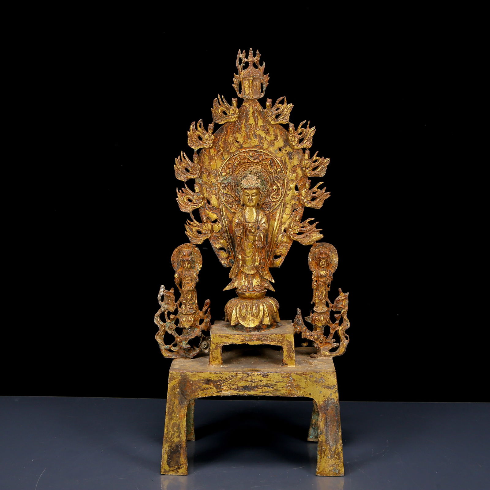 A Huge Gilt Bronze Statue of Avalokitesvara: A Huge Gilt Bronze Statue of Avalokitesvara，Ancient Time, China，Size:7.5inx4.3inx18.1in，Weight:3339g 